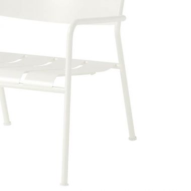 Roxö <br />
Deck chair, powder coated steel<br />
Produced by <a target="blank" href="http://www.ikea.com/">IKEA</a>.