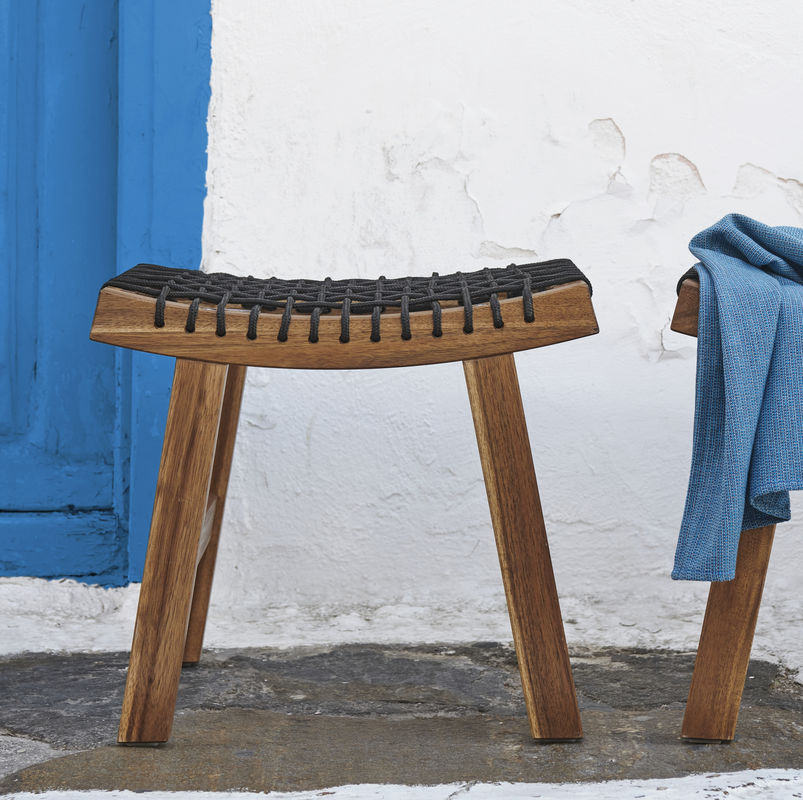 Stackholmen<br />
Outdoor stool in solid wood and rope.<br />
Produced by <a target="blank" href="http://www.ikea.com/">IKEA</a>.